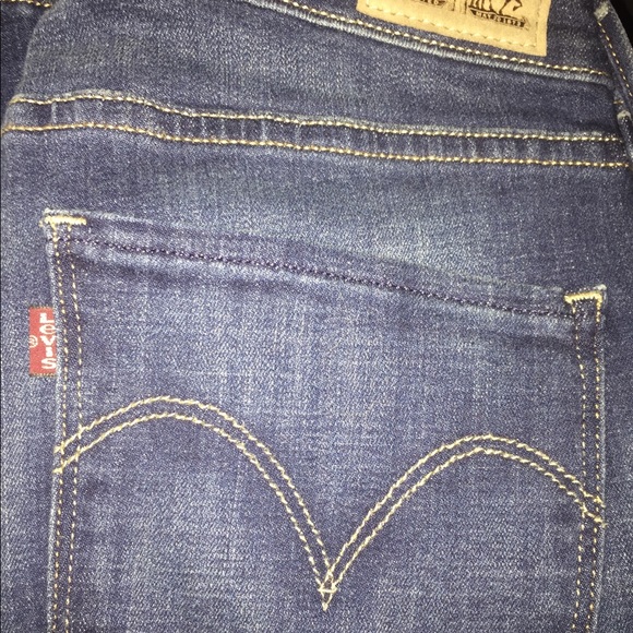 Levi's Denim - NWOT medium wash Levi’s jeans. Mid rise skinny